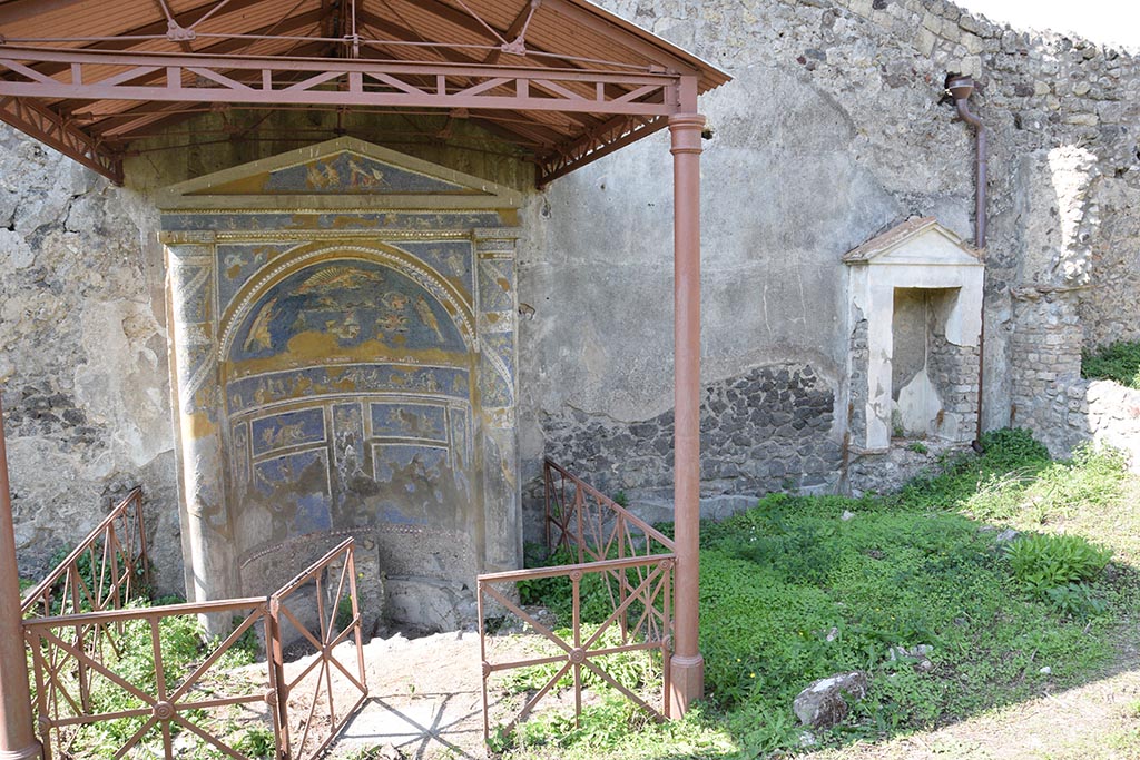 IX.7.16 (?) Pompeii. October 2017. Looking towards west wall with fountain and niche. Photo courtesy of Johannes Eber.
(Note: also entered at IX.7.20).
