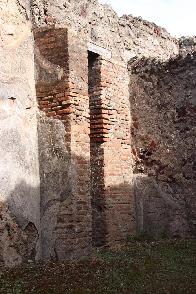 IX.7.18 Pompeii. October 2024. 
Doorway in north wall at east end of rear room, into atrium of IX.7.19. Photo courtesy of Klaus Heese.
