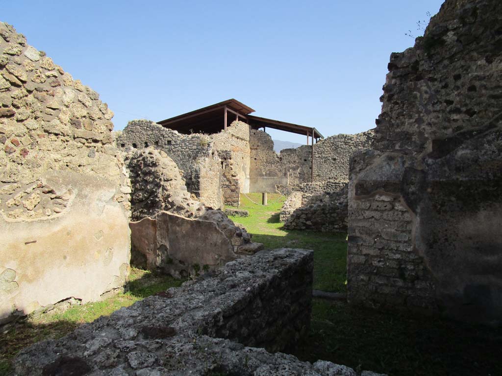 IX.7.22 Pompeii. April 2019. Looking south-east across remains of counter. 
Photo courtesy of Rick Bauer.
