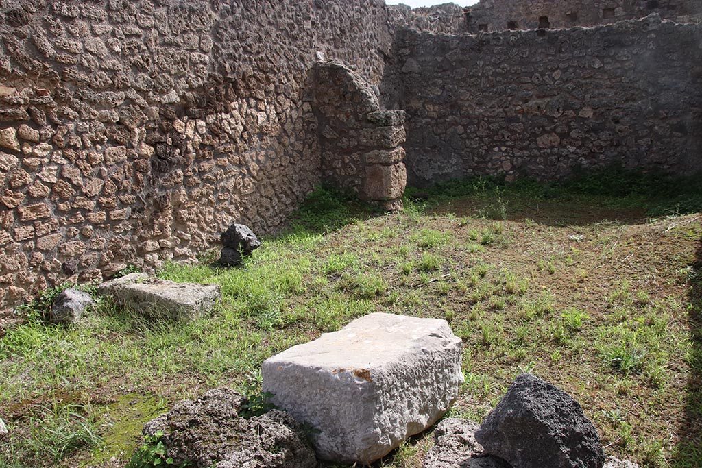 IX.7.23 Pompeii. October 2024. 
East wall with site of stairs to upper rooms, and narrow rear room on south side. Photo courtesy of Klaus Heese.
