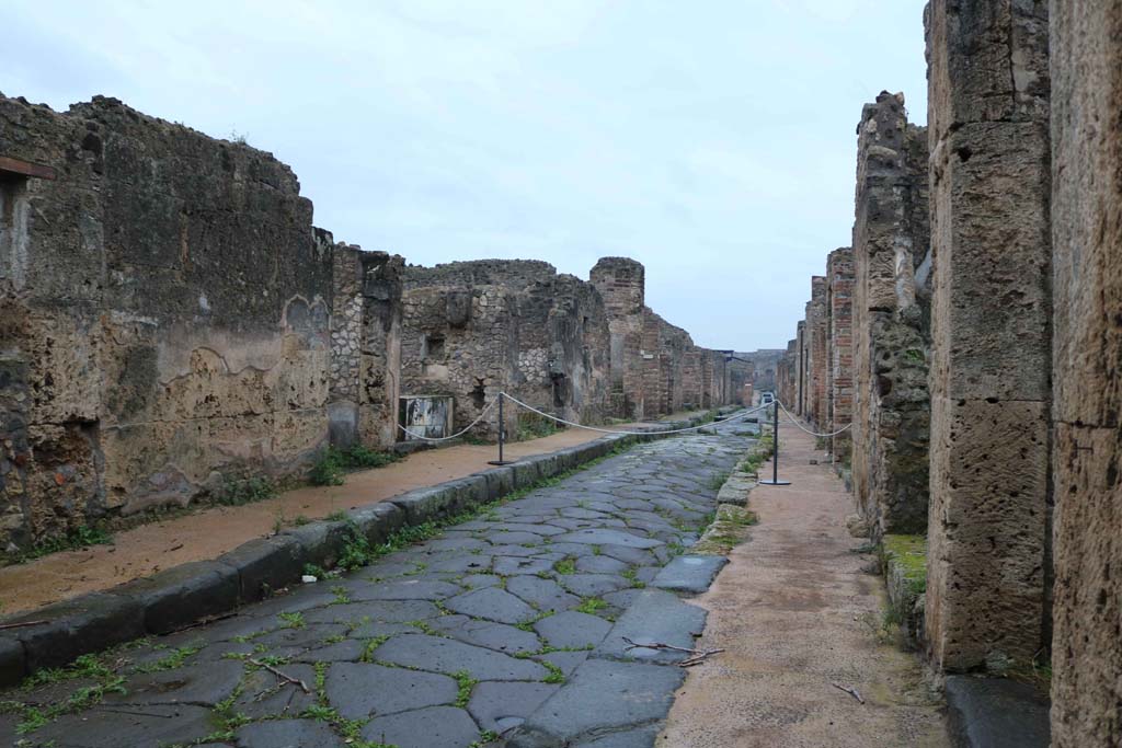 IX.7.25 and IX.7.24 Pompeii, on left. December 2018. 
Looking west along unnamed vicolo (a continuation of Via degli Augustali), with IX,6, on right. Photo courtesy of Aude Durand.


