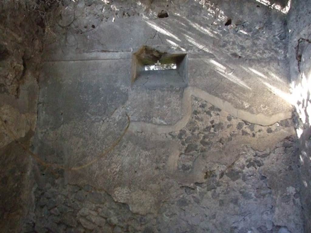 IX.9.11 Pompeii. March 2009. Room 5, north wall of cubiculum, with remains of vaulted ceiling.