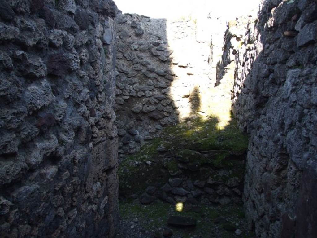 IX.9.d Pompeii. March 2009.  Room i, looking east from latrine, towards stairs h.