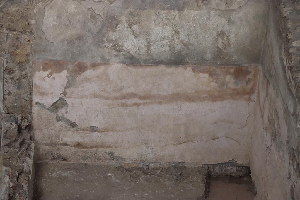 IX.12.4 Pompeii. October 2024. Room “f”, east wall. Photo courtesy of Klaus Heese.