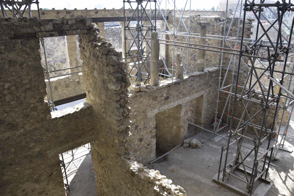 IX.12.5 and IX.12.4 Pompeii. February 2017. Looking south to upper and lower levels. Photo courtesy of Johannes Eber.