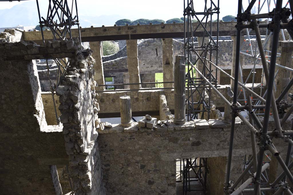 IX.12.5, IX.12.4, and IX.12.3, Pompeii. February 2017. Looking south to rear view of upper terrace. Photo courtesy of Johannes Eber.