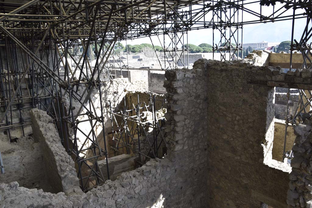 IX.12.6, and IX.12.5 Pompeii. February 2017. Looking south-east towards rear view. Photo courtesy of Johannes Eber.
