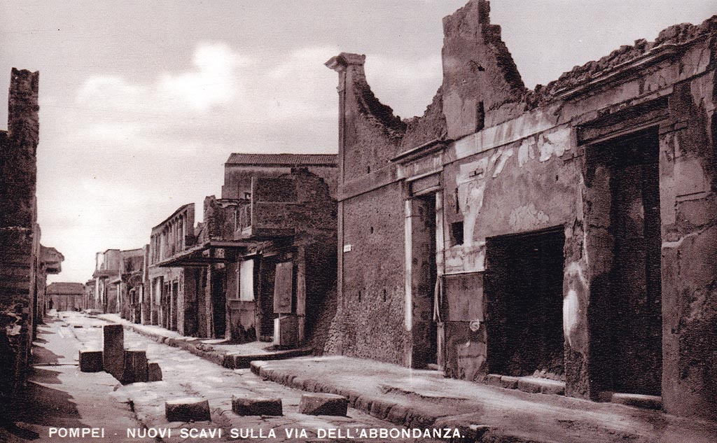 IX.13.1-3 Pompeii, on right. Undated postcard. Looking west along Via dell’Abbondanza, with House of Julius Polybius, on right.
Photo courtesy of Espen B. Andersson
