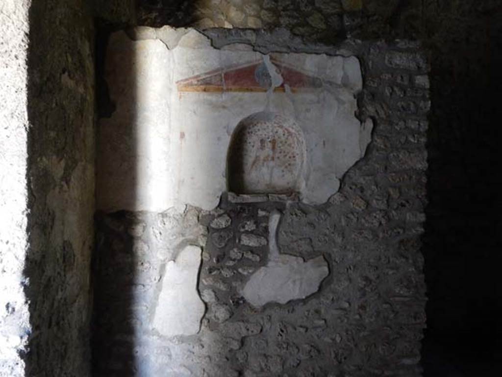 IX.14.4 Pompeii. May 2017. Room 18, south-east corner of kitchen. Photo courtesy of Buzz Ferebee.