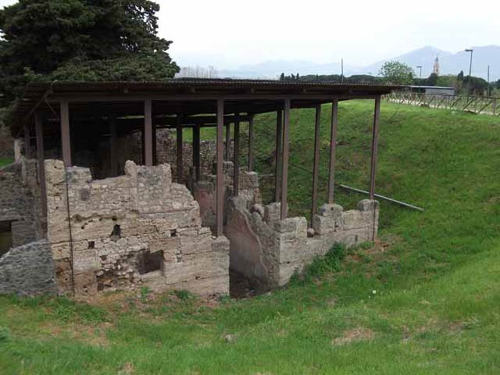 IX.14.c Pompeii. May 2010. Looking south-east.