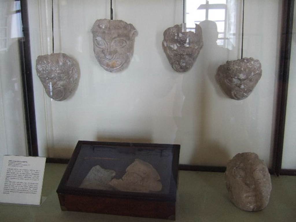 HGW06 Pompeii.  Found 4th January 1749.  Masks possibly found in Villa of Cicero.  Now in Naples Archaeological Museum.  See Prisciandaro, R., 2006. Studio sulle provenienze degli oggetti rinvenuti negli scavi borbonici del regno di Napoli: Una lettura integrata, coordinata e commentata della documentazione Volume 1.  Naples : Nicola Longobardi.  (p.13).