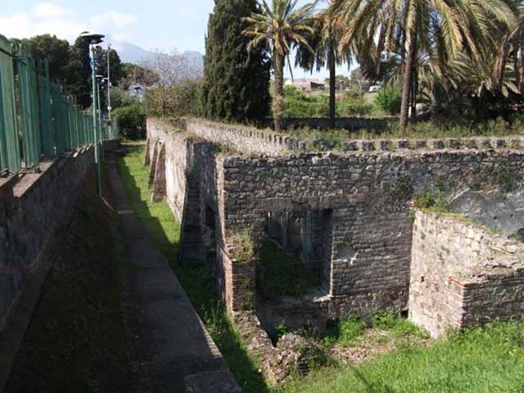 HGW24 Pompeii. May 2010. Looking north along exterior of the west portico, from near the remains of the turret room in the south-west corner. 
