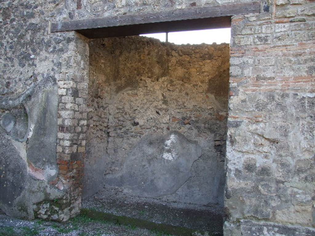 HGW24 Pompeii. December 2006. Small room or cupboard on west side of peristyle.
No.50 is shown on the plan as being just inside/outside this doorway.
(Fontaine, near 2,7 on west side of courtyard portico).

From PAH, addendum, p.127 – (no.50 on the plan by La Vega).
Relazione delle antichita, che si vanno ritrovando nella masseria del sig. D. Giovanni Milano parsonaro, che si era principiata al di 14 Febbraro 1771. (Report of Antiquities found .....)
 “No.50, nella stessa date.Si e trovata una monete di bronzo che non si distingue, diam. on. 1 e mezza, ed un pezzetto di spillone dello stesso metallo.”
(the previous number, “no.49”, was dated 22 June (Giugno) 1772, and this was written as being found on the same date).
