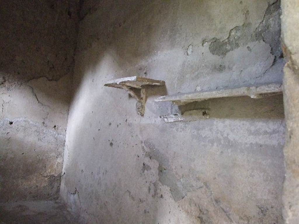 Villa Regina, Boscoreale. December 2006. Room XII, storeroom, north wall with casts of shelves. In this room a large quantity of pottery and farm implements were found.