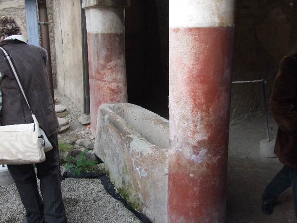 Villa Regina, Boscoreale. December 2006. Room I, trough between pillars in south-east corner near cistern area V.