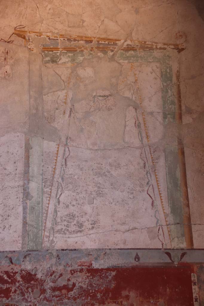 Villa Regina, Boscoreale. September 2021. 
Room IV, detail from upper east wall. Photo courtesy of Klaus Heese.
