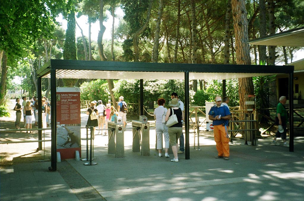 Piazza Porta Marina Inferiore. June 2010. Entrance to Pompei Scavi. Looking east to ticket barriers. Photo courtesy of Rick Bauer.