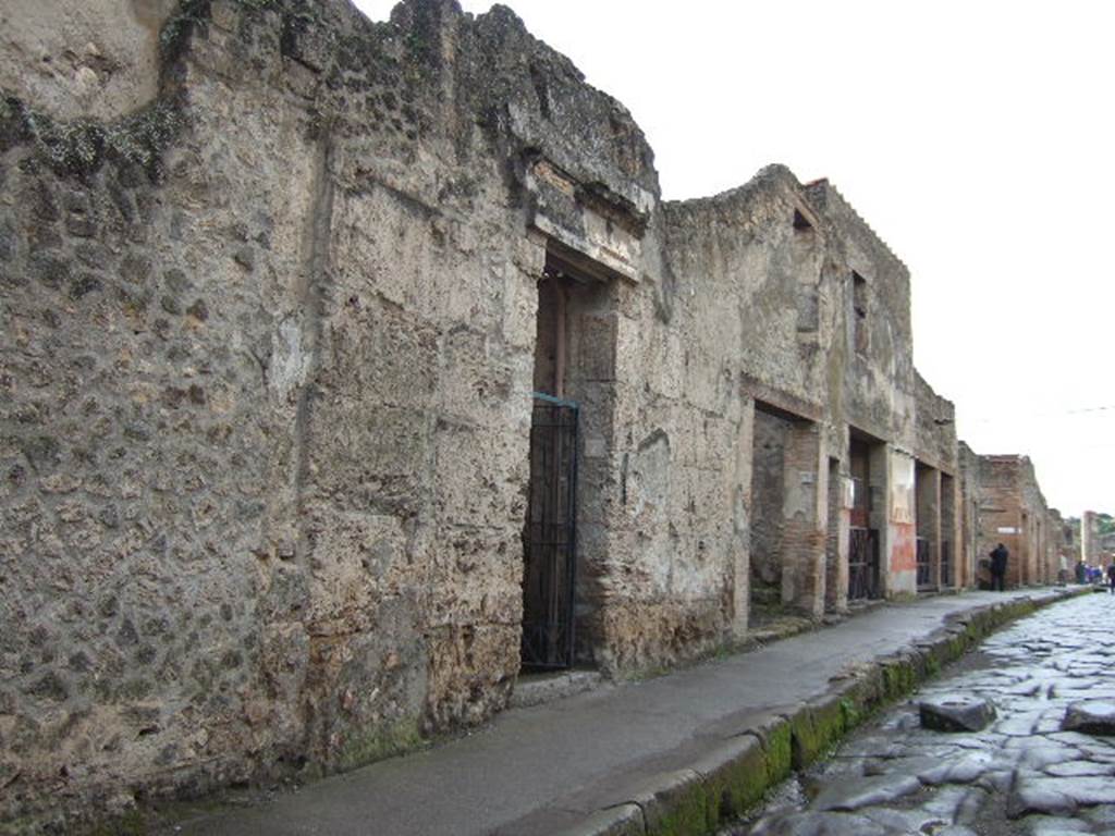 Via dell’ Abbondanza. South side. Looking west from I.6.4. December 2005.