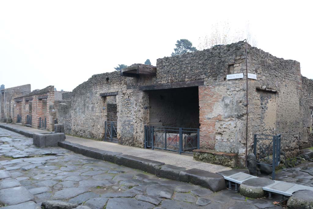 Via dell’Abbondanza, south side. December 2018. 
Looking east along II.1 from junction with Via di Nocera, on right. Photo courtesy of Aude Durand.
