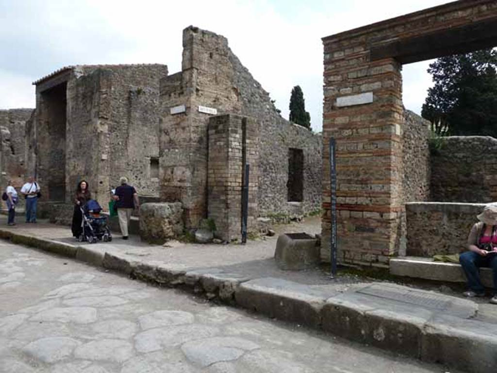 Via dell’Abbondanza, south side. December 2018. Looking west towards II.2.4 through to II.2.1. Photo courtesy of Aude Durand. 