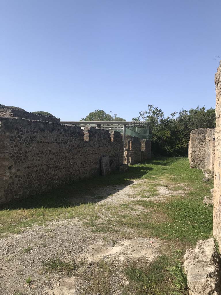 Via della Palestra between I.22, on left, and I.16, on right. April 2019. Looking west.
Photo courtesy of Rick Bauer.
