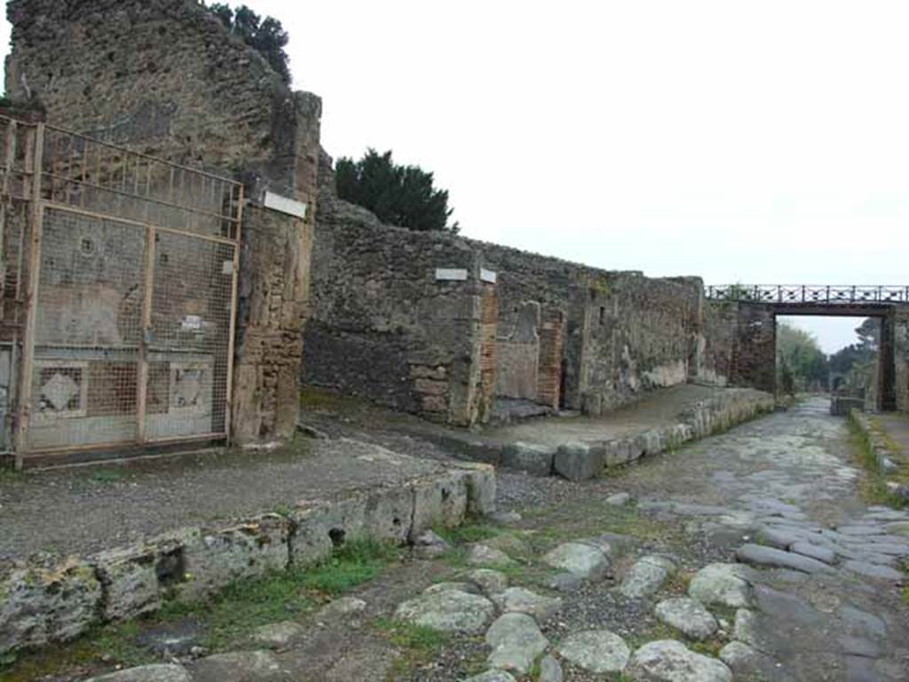 Via di Nola, north side, May 2010. Looking east to Vicolo dei Gladiatori and V.5, from near V.4.7.