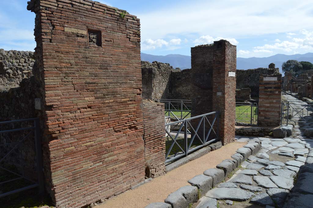 Vicolo Storto, east side, Pompeii. March 2018.  
Looking south towards entrance doorway of VII.2.32 on corner of Vicolo Storto, at junction with Via degli Augustali, with Vicolo di Eumachia, on right ahead.
Foto Taylor Lauritsen, ERC Grant 681269 DÉCOR.
