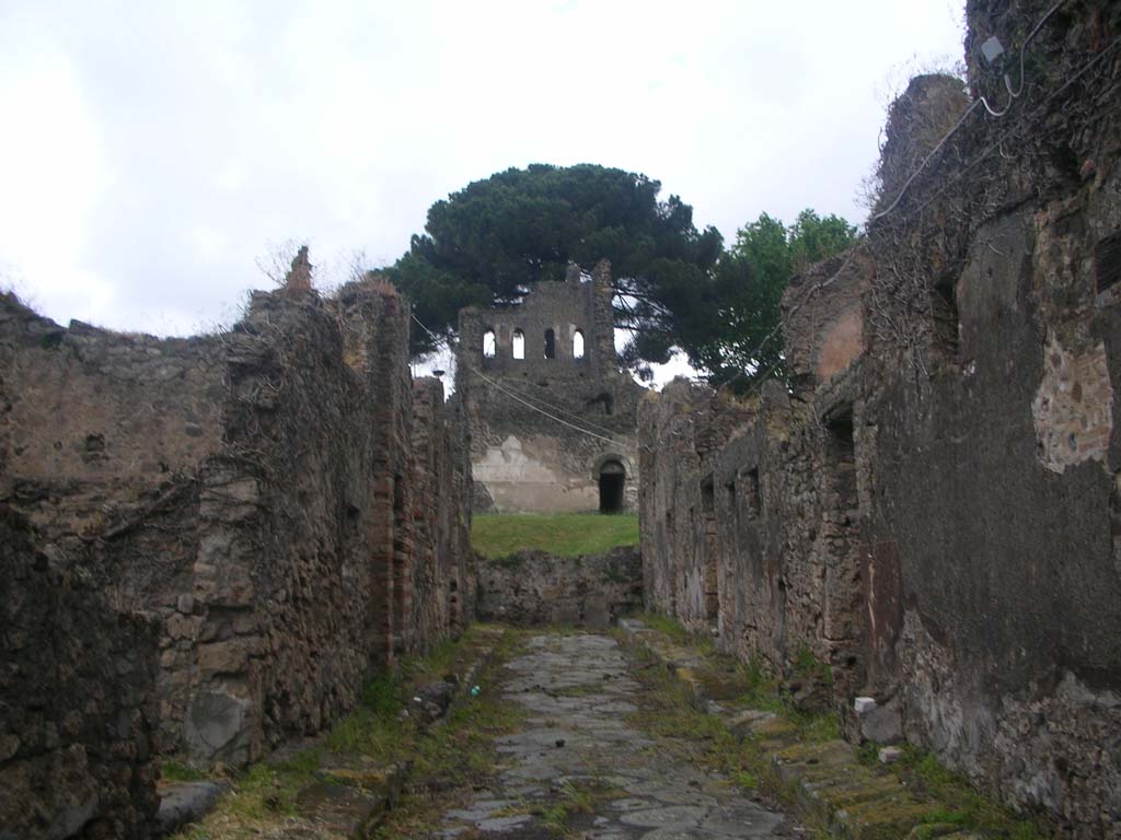 Vicolo del Labirinto, Pompeii. May 2010. Looking north to Tower X. Photo courtesy of Ivo van der Graaff.