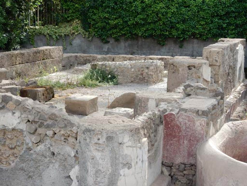 Tempio dionisiaco in località Sant’Abbondio di Pompei. May 2018. Looking north-east across pronaos and temple cella.
Photo courtesy of Buzz Ferebee.
