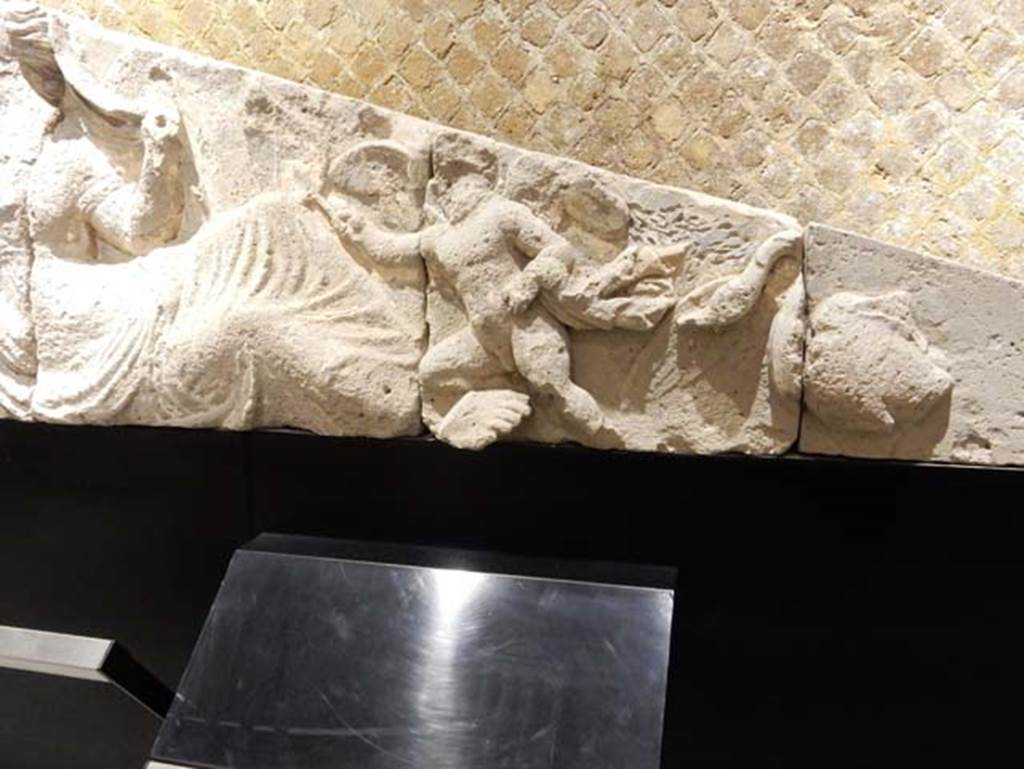 Tempio dionisiaco in località Sant’Abbondio di Pompei. May 2018 in Antiquarium. Cupid and swan.
Photo courtesy of Buzz Ferebee.

