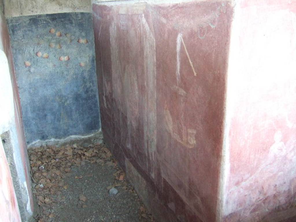 VGJ Pompeii.  May 2006.  West wall of inner tomb and west end of north wall. 