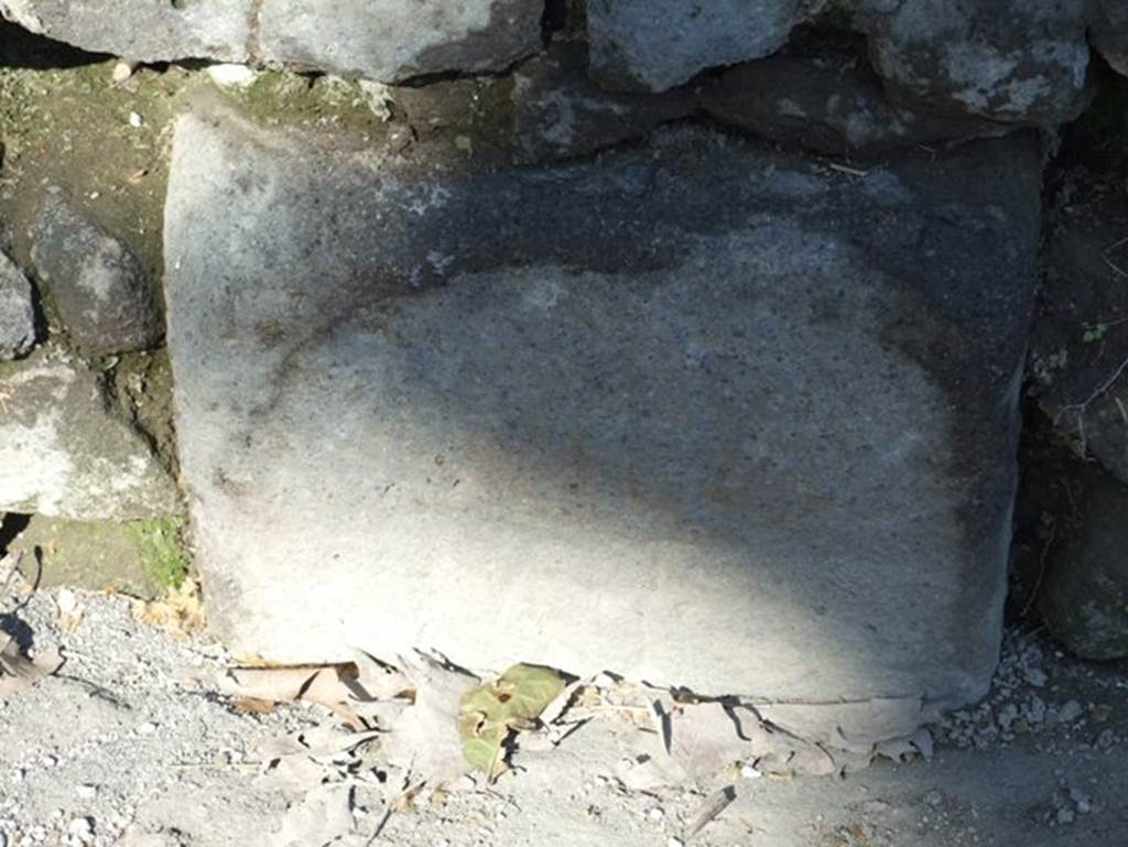 SGH Pompeii. March 2009. North end boundary stone on front wall of enclosure.