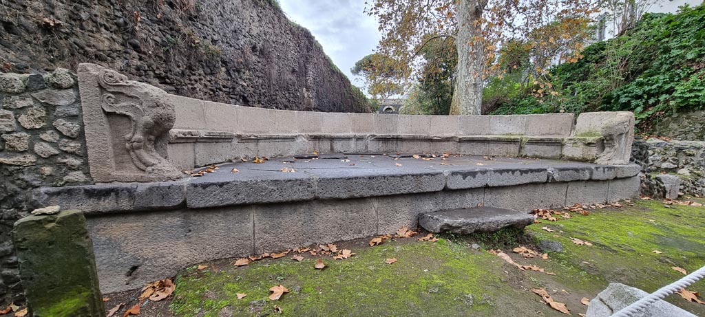 SGD Pompeii. December 2023. Schola tomb of M. Tullio, looking east. Photo courtesy of Miriam Colomer.