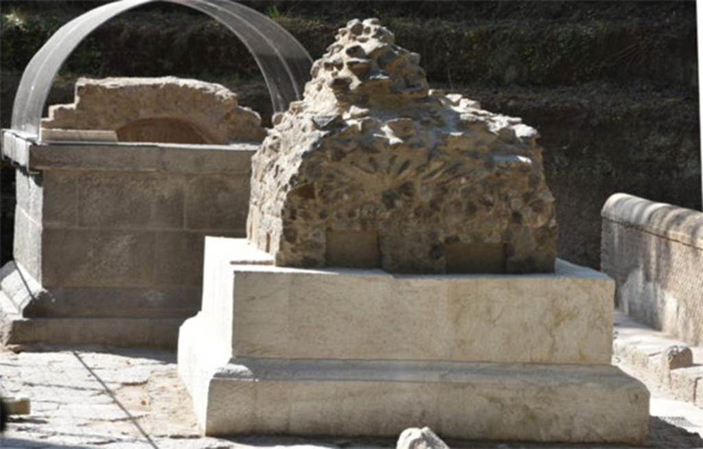 SG4 (front) and SG5 (rear) Pompeii. 2018. Sides facing north towards the Stabian Gate.