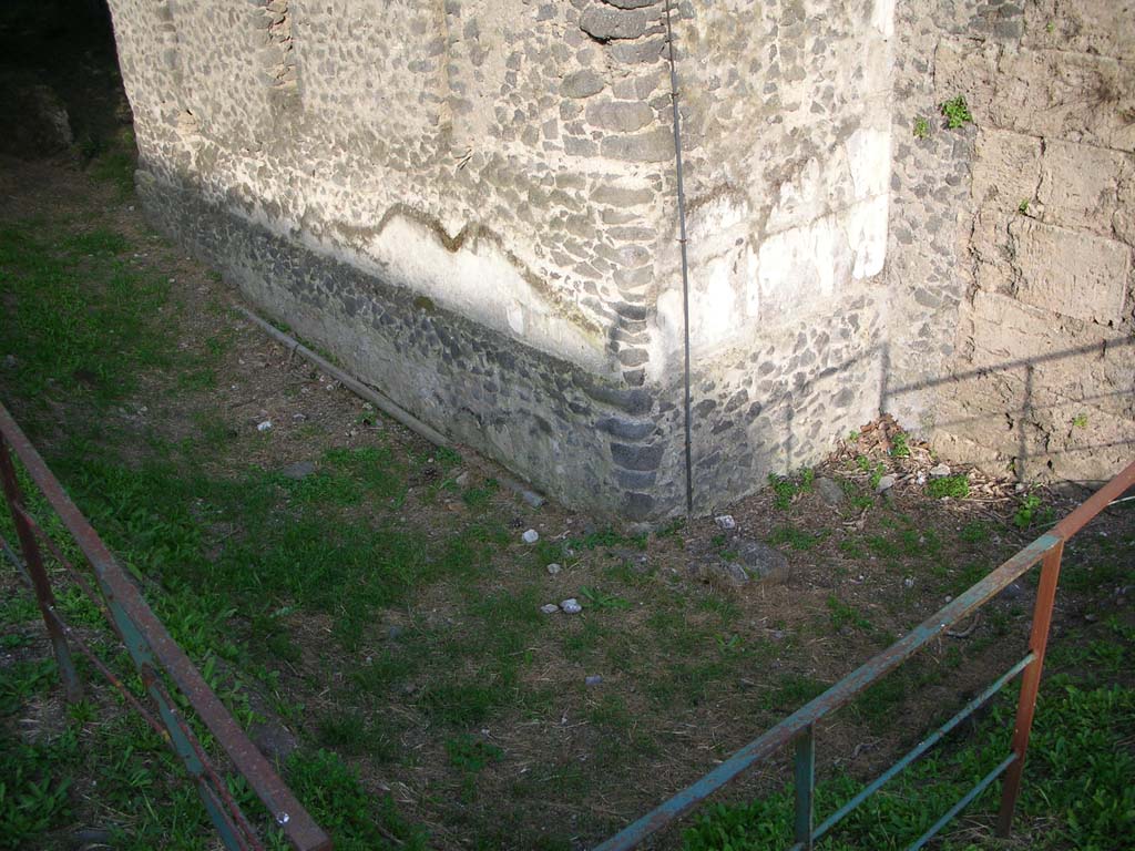 Tower XI, Pompeii. May 2010. 
Looking towards lower north side, with west side and City Wall, on right. Photo courtesy of Ivo van der Graaff
