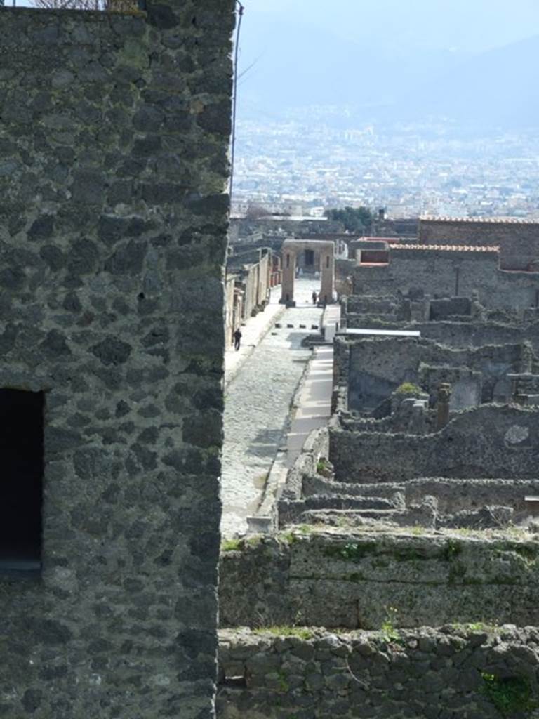 Tower XI, Pompeii. March 2009. North side, and part of city wall on west side. 
Looking south at Via di Mercurio, taken from the walk around the walls.

