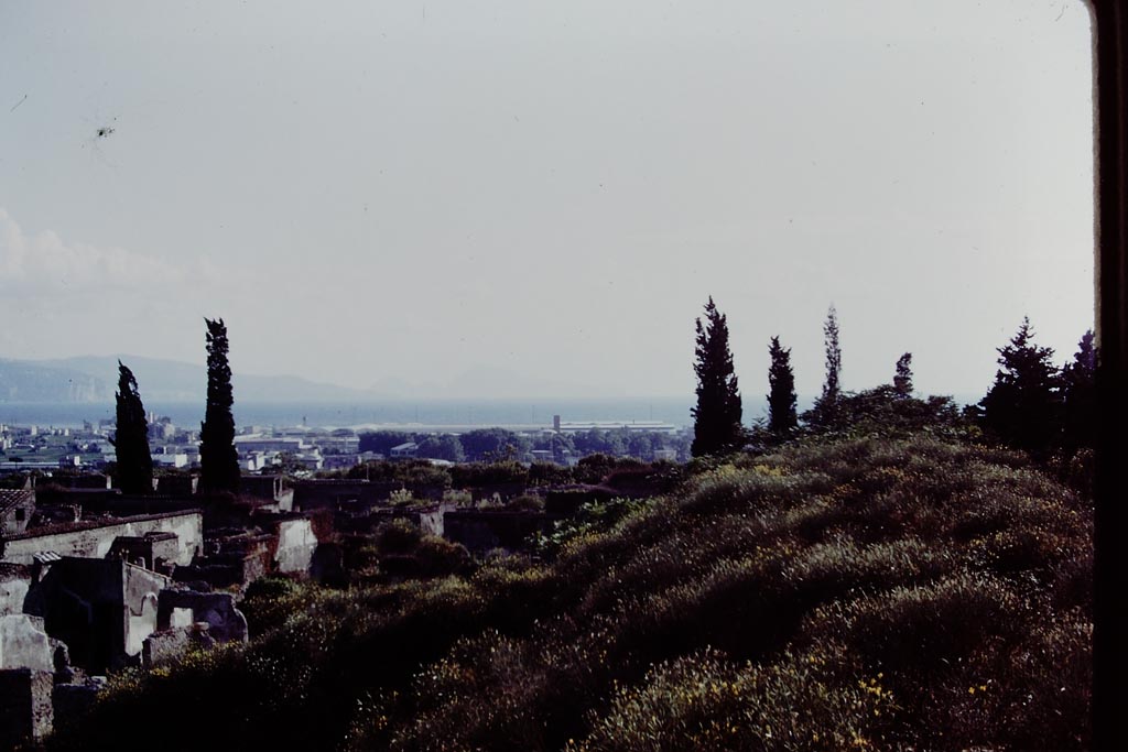 T11 Pompeii. Tower XI. 1978. Looking west towards the sea, and modern coastline. Photo by Stanley A. Jashemski.   
Source: The Wilhelmina and Stanley A. Jashemski archive in the University of Maryland Library, Special Collections (See collection page) and made available under the Creative Commons Attribution-Non-Commercial License v.4. See Licence and use details.
J78f0199
