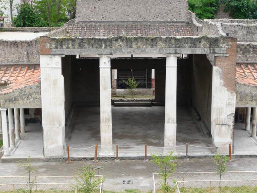 Oplontis, May 2010. Looking south from north garden into large room 21. Photo courtesy of Buzz Ferebee.