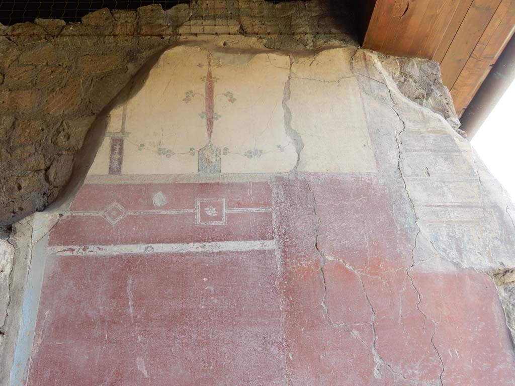 Stabiae, Villa Arianna, June 2019. Room 24, upper east wall of vestibule. Photo courtesy of Buzz Ferebee.

