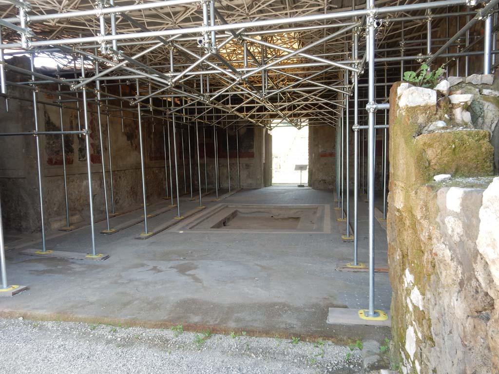 Stabiae, Villa Arianna, June 2019. Room 24, looking south across atrium from tablinum. Photo courtesy of Buzz Ferebee.