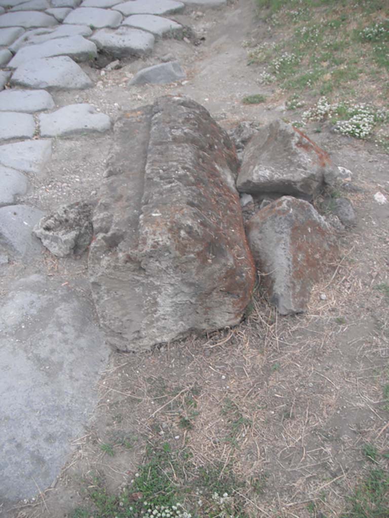 Porta Nocera, Pompeii. May 2011. 
Looking north along east side of Gate, with detail of Merlon capping stone. Photo courtesy of Ivo van der Graaff.
